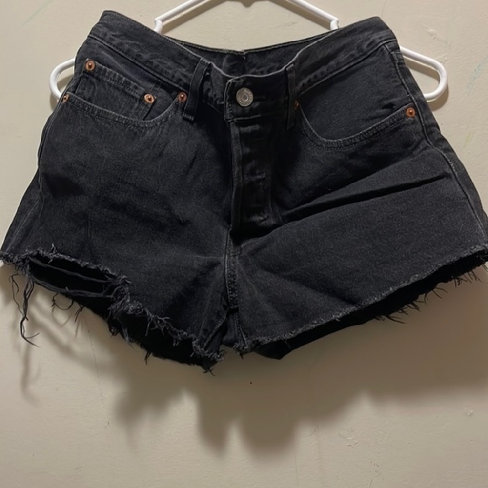 LIKE NEW LEVIS 501 SHORTS